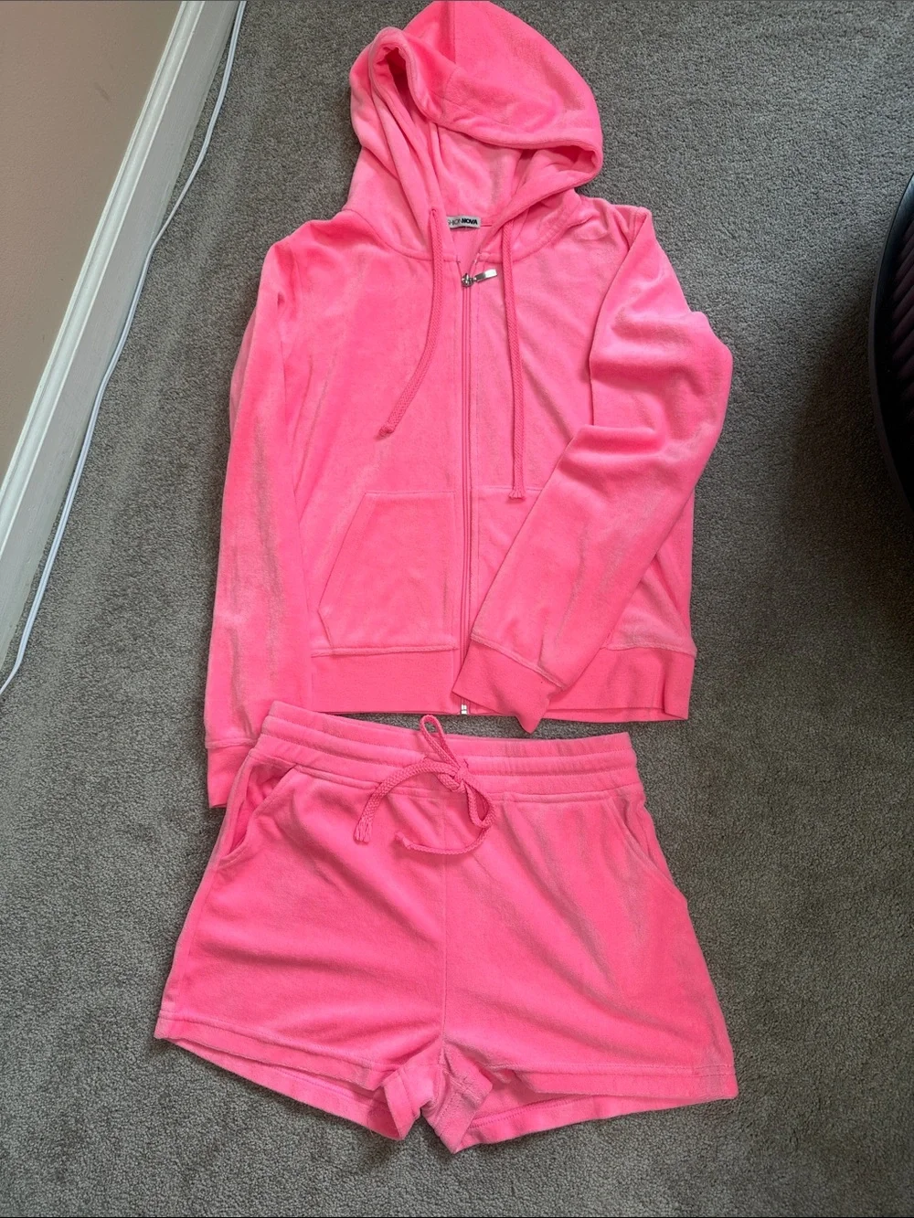 The OG Trendsetter Velour Short Set -L (NWOT)